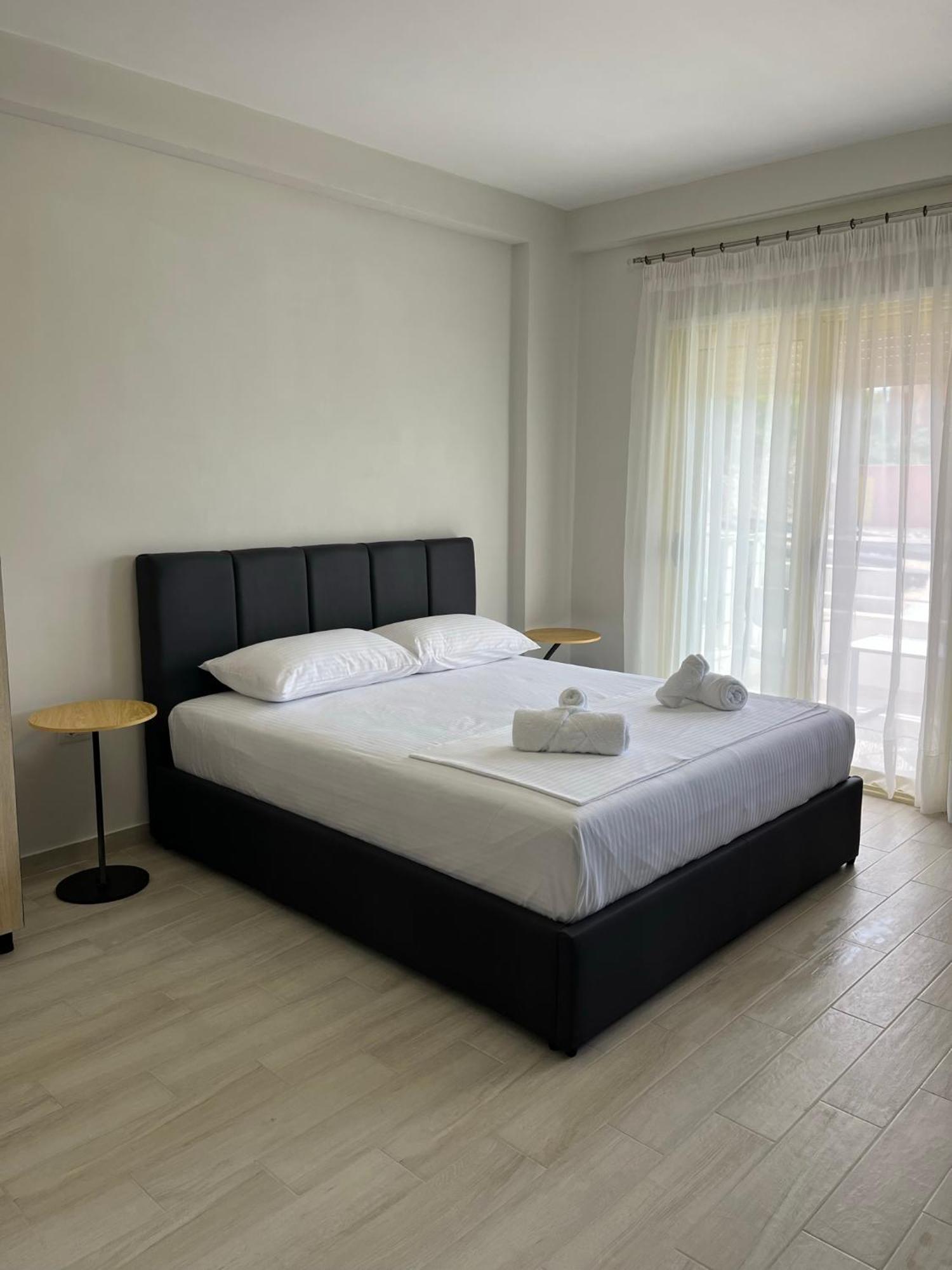 Lotus Apartments Vlore Bagian luar foto