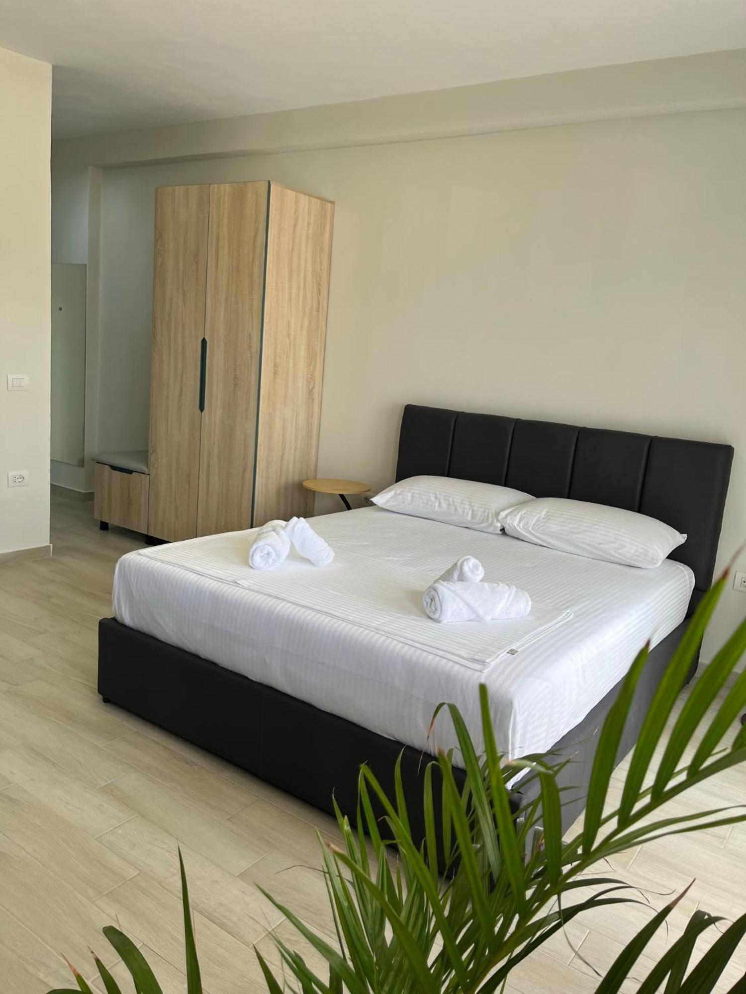 Lotus Apartments Vlore Bagian luar foto